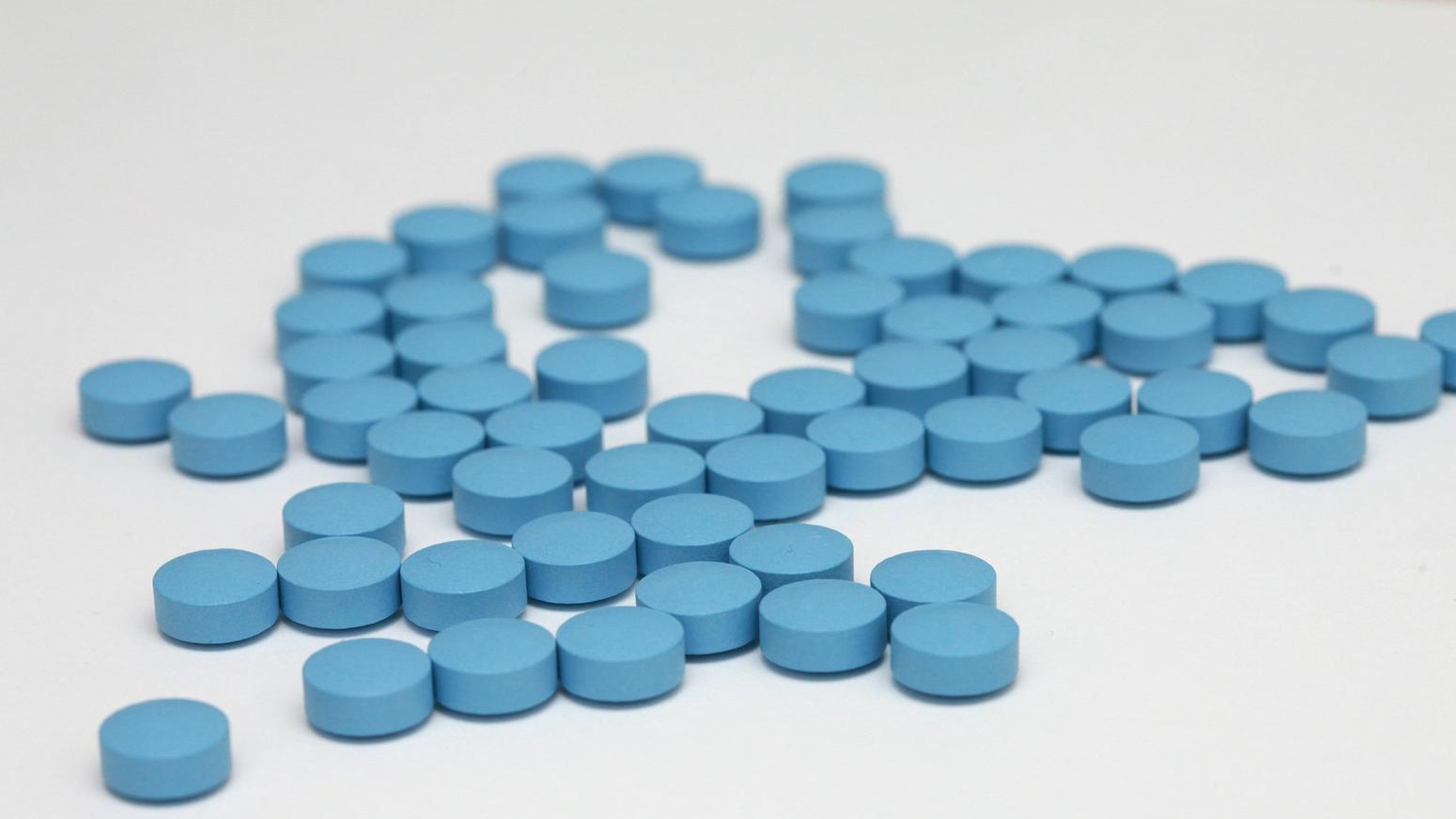 Pile of Little Blue Pills | Contrave Diet | DIETSiTRIED